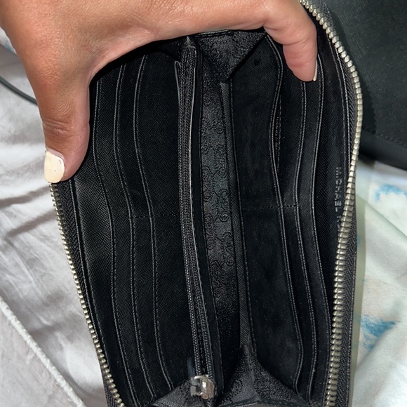 Michael Kors Jet Set Large Saffiano Leather Crossbody Bag and black MK wallet - Picture 6 of 6